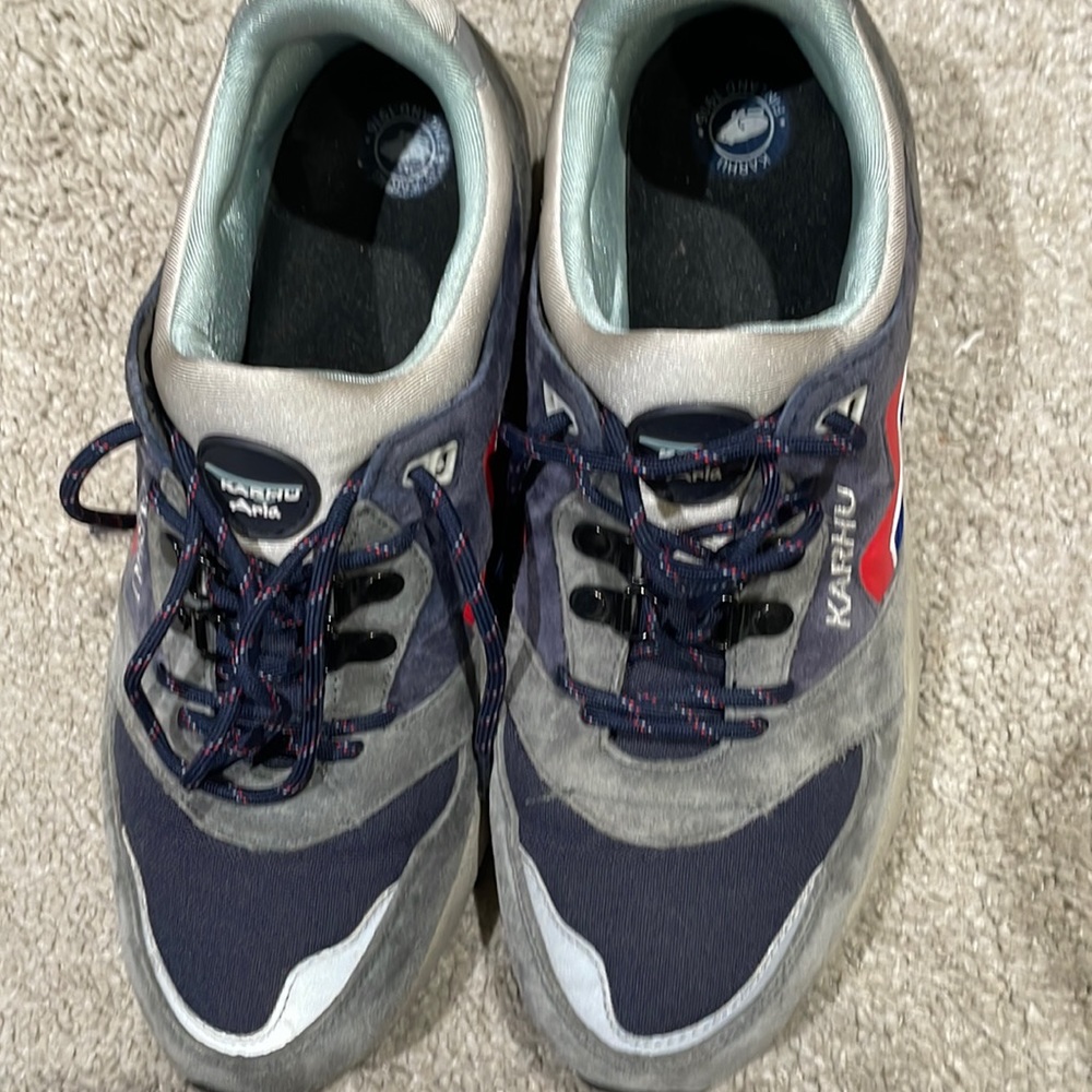 Karhu Aria unisex size 10 sneakers.
